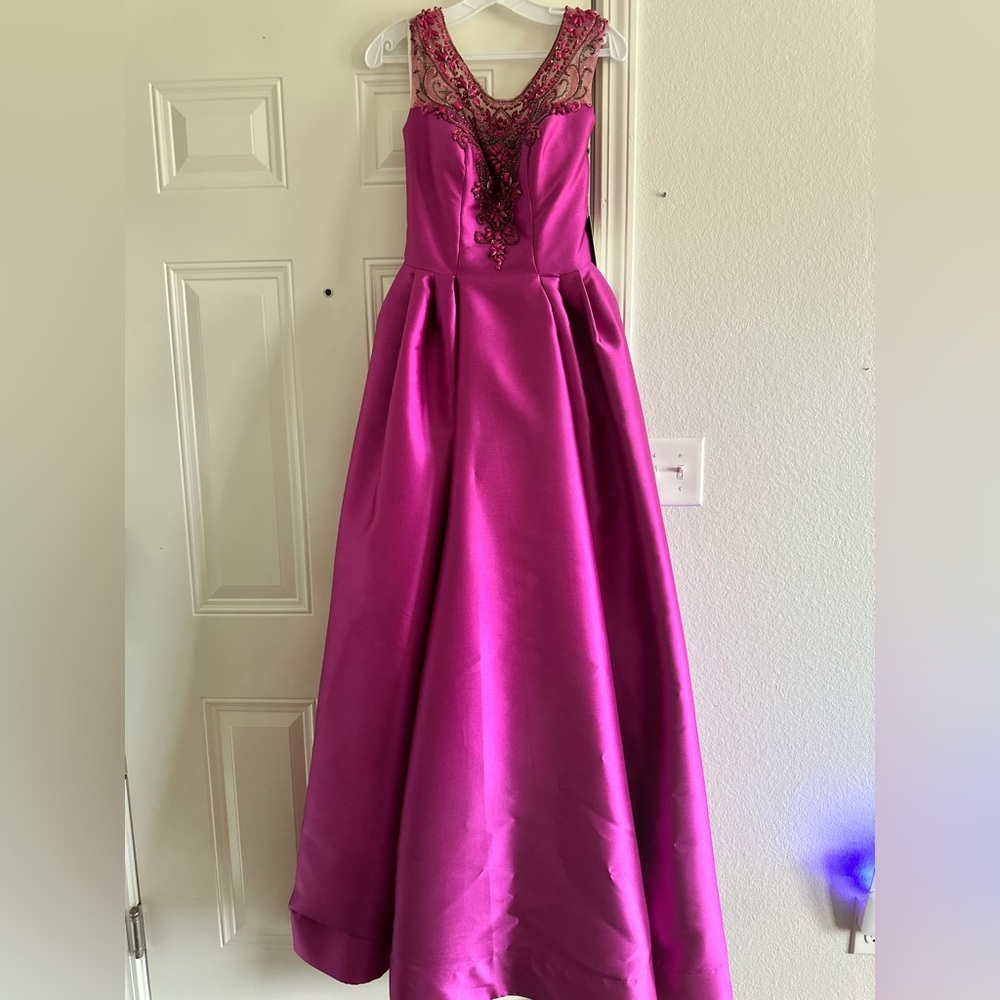 Mac Duggal - Fuchsia Gown - Prom Dress - Size 8 NWT - Picture 3 of 4